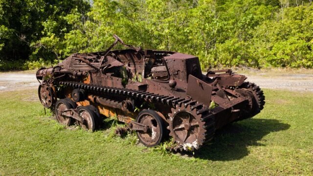 Mira alrededor de la impresionante isla paraíso con restos de la Segunda Guerra Mundial, eso se ha convertido en un refugio para el turismo oscuro
