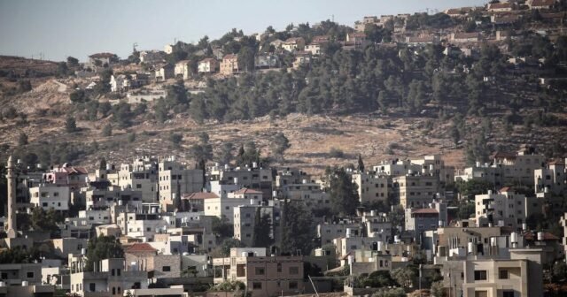 Muere palestina-estadounidense en Cisjordania en medio de controversia sobre el llamado plan de refugio seguro de Israel
