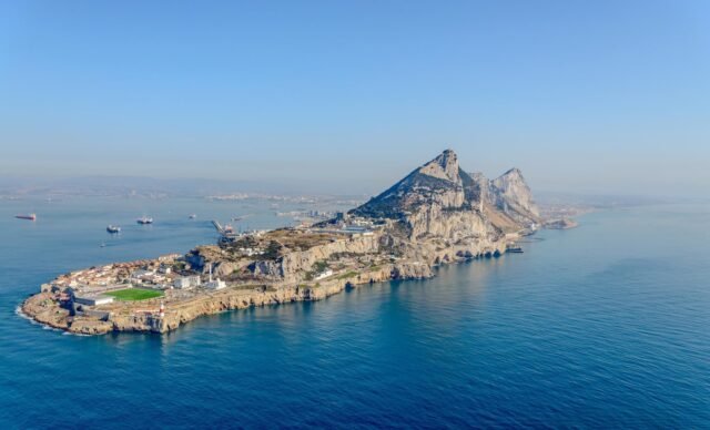 Mujer Gibraltar acusada de hacer una imagen de abuso infantil y compartirlos en grupos de mensajes
