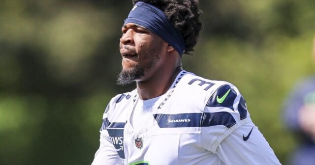 Nick Emmanwori, Seahawks acuerdan un acuerdo totalmente garantizado
