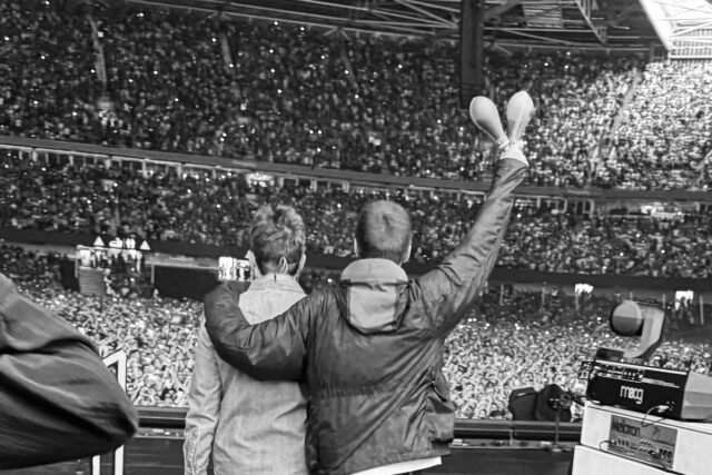 Oasis Reunite después de 16 años para Eufórico Cardiff Stadium Show
