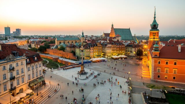 Polonia aconseja a los ciudadanos que abandonen Rusia - RT World News
