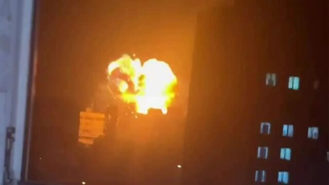 Putin libera otra noche del infierno en Kiev cuando Trump advierte a Kremlin en 'terreno peligroso' después de amenazar la guerra con nosotros
