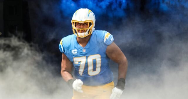 Rashawn Slater acepta un acuerdo de cuatro años con los Chargers
