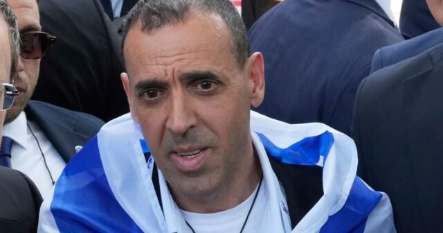 'Rehenes', las memorias de Eli Sharabi sobre la vida en el cautiverio de Hamas, llegarán a los Estados Unidos
