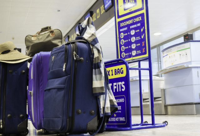 Ryanair para expandir el tamaño de la bolsa de cabina gratis en un 20% por delante de las nuevas reglas de la UE

