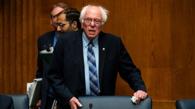 Sanders, los demócratas empujan el esfuerzo para matar 'folletos' para combustibles fósiles en el 'gran y hermoso proyecto de ley' de Trump
