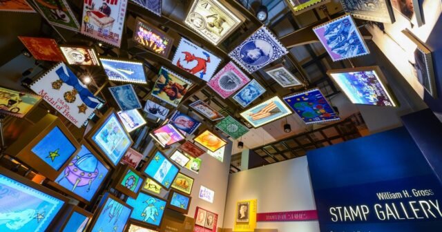 Servicio postal de los Estados Unidos para celebrar el 250 aniversario en medio de las amenazas de Trump para privatizar
