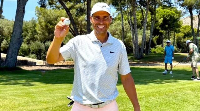 Tennis retirado as Rafa Nadal sirve al golf primero en el campo Mallorca
