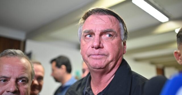 Trump amenaza a Brasil con una tarifa masiva del 50%, citando la "caza de brujas" contra el ex presidente Bolsonaro
