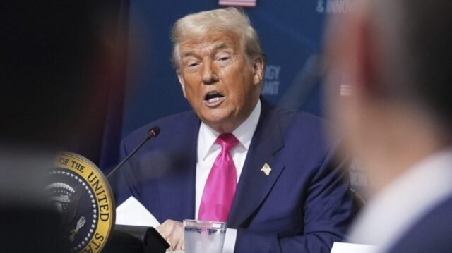 Trump dice que Coca-Cola acordó usar azúcar de caña real, a petición
