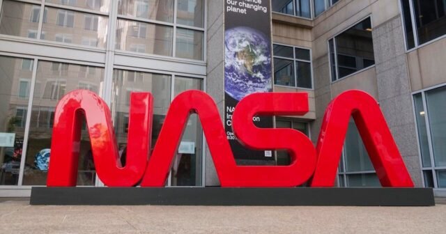 Trump elige al Secretario de Transporte Sean Duffy para liderar la NASA por ahora, después de tirar de un candidato respaldado por almizcle
