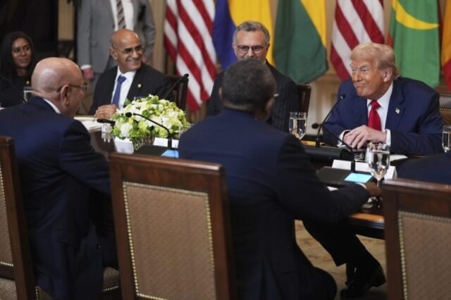 Trump elogia el inglés del líder de Liberia, el idioma oficial del país
