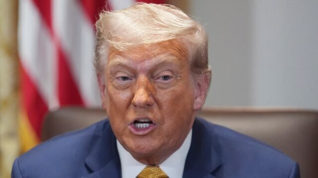 Trump en la controversia de Epstein: "Deja que Pam Bondi haga su trabajo"
