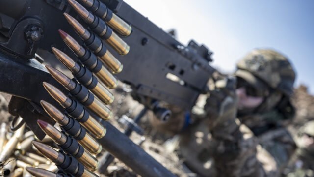 Trump enviará $ 300 millones en armas a Ucrania - Reuters - RT World News

