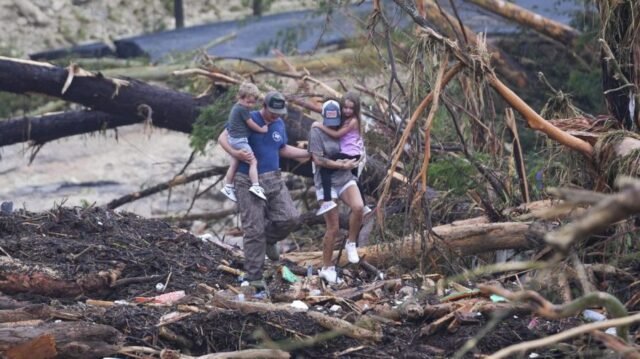 Trump expresa simpatía por las inundaciones de Texas a medida que el número de muertos aumenta a 27
