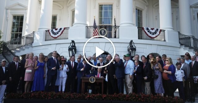 Trump firma el 'Big Big Beautiful Bill' en la ley
