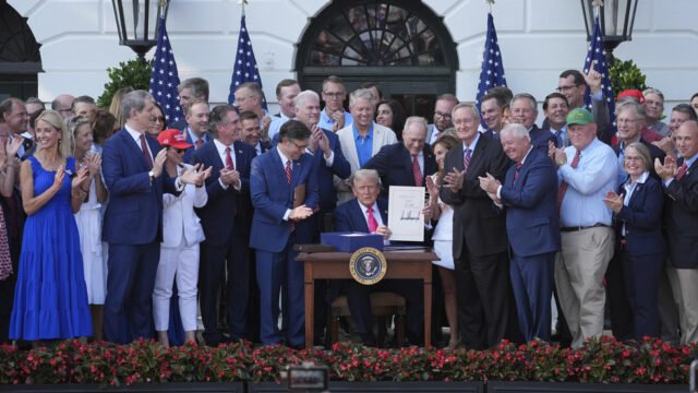Trump firma un gran proyecto de ley Big Beautiful después de B-2 Bomber (Videos)-RT World News

