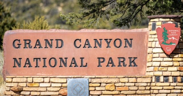 Trump firma una orden ejecutiva que pide a los turistas extranjeros para pagar tarifas más altas del Parque Nacional
