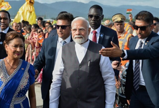 Trump golpea a India con un 25% de arancel, más penalización por comprar petróleo ruso
