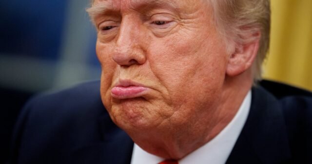 Trump hace pajitas de papel su última arma de distracción masiva
