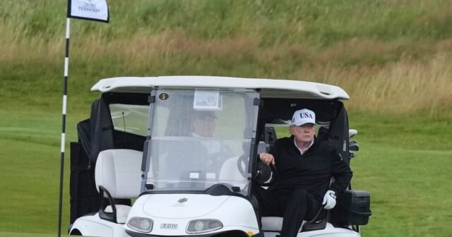 Trump juega al golf en Escocia en medio de protestas a nivel nacional
