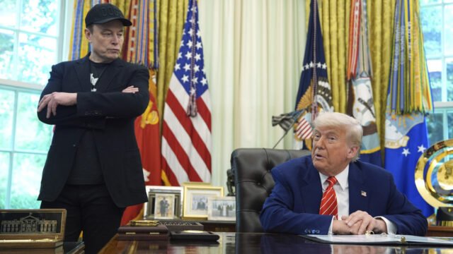 Trump llama a Musk un "naufragio de tren" - RT World News
