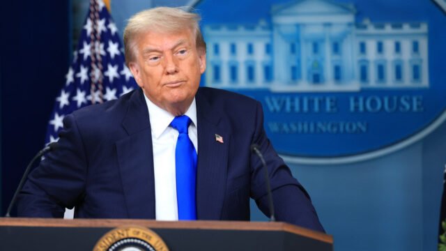 Trump observando un nuevo paquete de ayuda para Ucrania - CBS - RT World News
