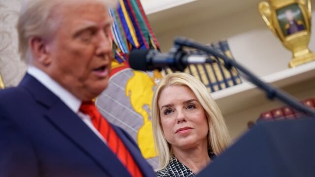 Trump ordena el lanzamiento de Epstein 'Transcripts' - RT World News

