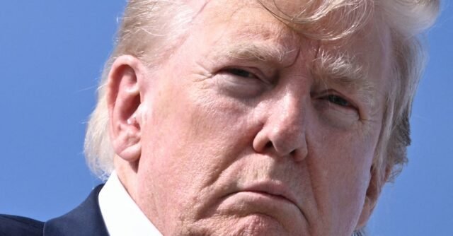 Trump se ahoga por gaita en Escocia
