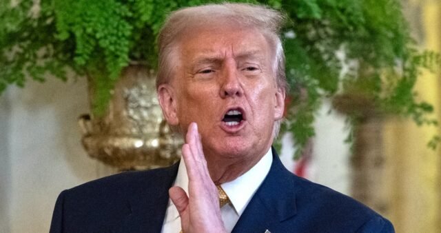 Trump termina la entrevista de CNN sobre las nuevas fotos de Epstein

