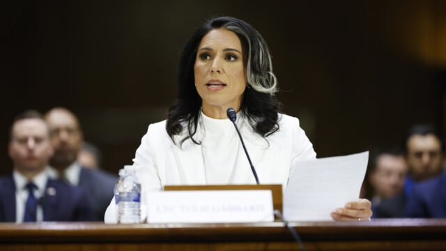 Tulsi Gabbard se burla de más detalles de 'Obama Coup Parc' - RT World News

