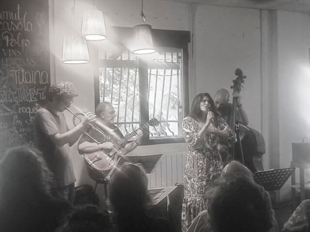 Una noche íntima de jazz con el 'cuarteto Sara Dowling' en 'Mar d'Armura' en Valencia • Valencia 24/7
