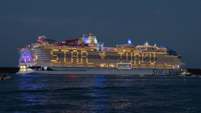 VISTA: El crucero más grande del mundo se muele hoy en España, equipado con 2.800 habitaciones, cúpula de vidrio de 327 toneladas y 'mayor parque acuático en el mar'
