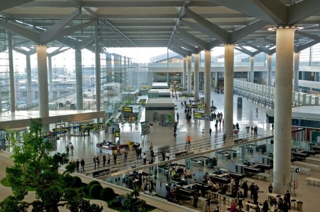 Volar entre Málaga y Edimburgo con nuevas conexiones de vuelo este invierno
