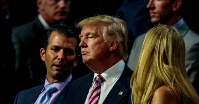 ¿Donald Trump es un 'padre narcisista'? 5 signos de expertos reconocen en su crianza de los hijos.
