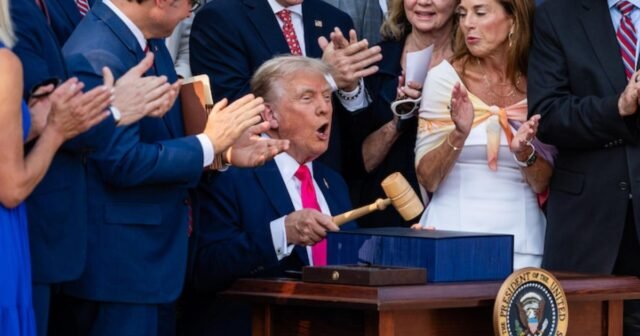 ¿Qué hay en el nuevo proyecto de ley de presupuesto firmado por Trump por Trump?
