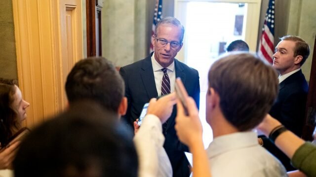 Acuerdo del Senado sobre nominados esquivos en medio de la ira democrática hacia Trump
