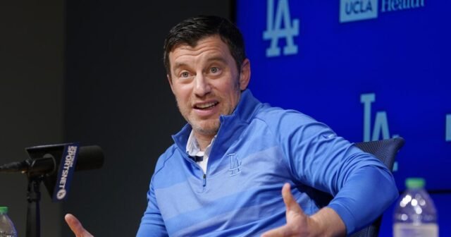 Andrew Friedman sopla la urgente necesidad de los Dodgers de un cerrador
