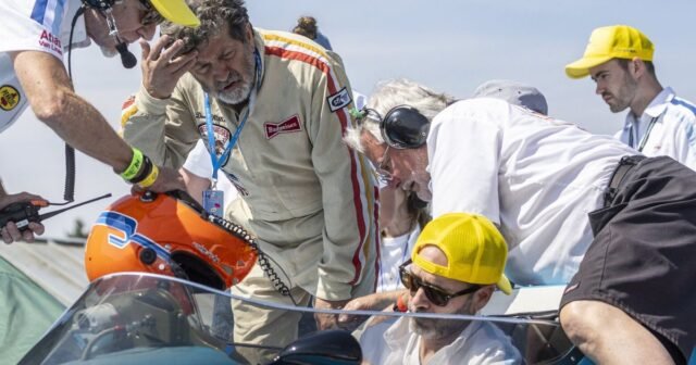 Capitán Vintage Boat de SeaFair llamándolo | Computadora portátil
