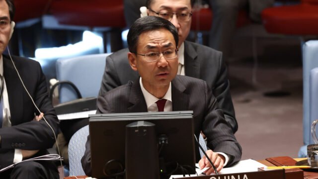 China nos insta a 'dejar de cambiar la culpa' por el conflicto de Ucrania - RT World News

