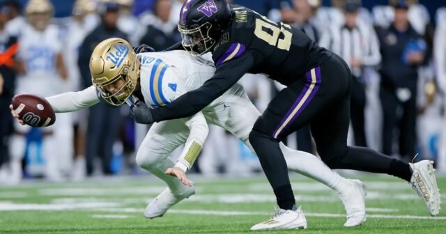 Cómo los Huskies planean apoyar a Russell Davis II a través de otro despido de lesiones
