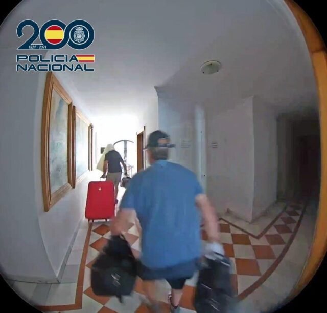 Dos ladrones 'profesionales' atacados a los turistas en Marbella son arrestados después de posarse como turistas a los británicos.
