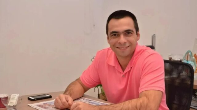 El CEO de tecnología asesinado con terror en el aire de paracaidismo en el aire después de que la rodilla de 'Pal se golpeó la cabeza' mientras el primo rinde homenaje a 'Family Man'
