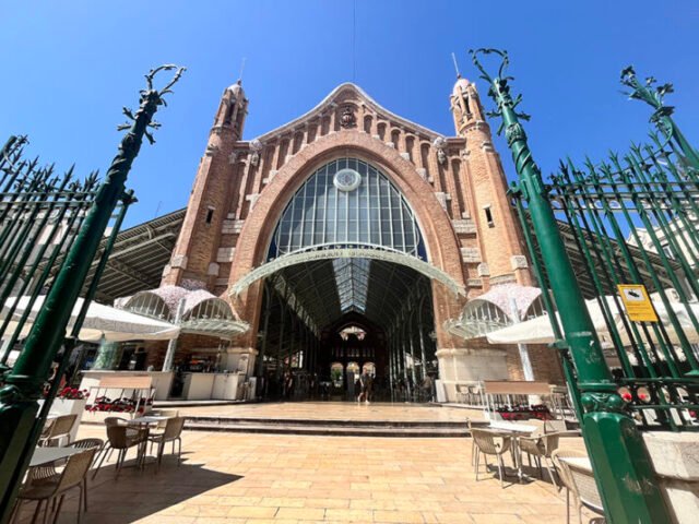 El elegante mercado de cultura y gusto de Valencia • 24/7 Valencia
