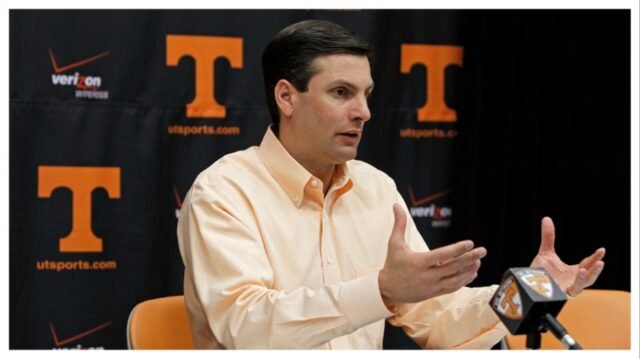 El ex entrenador de fútbol Derek Dooley desafía a Jon Ossoff en Georgia
