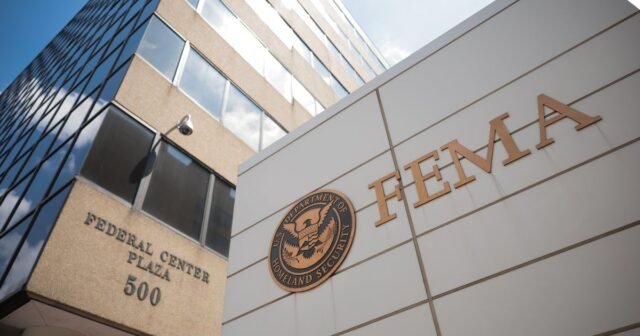 El juez bloquea a Trump Admin. de reasignar miles de millones en fondos de ayuda de desastres de FEMA
