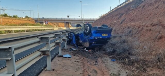 El misterio del conductor desaparecido después de que el auto anulado registrado británico se deja durante días al lado de la autopista Costa Blanca
