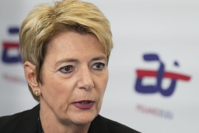 El presidente de Suiza se apresura a Washington en un esfuerzo por evitar las aranceles empinadas
