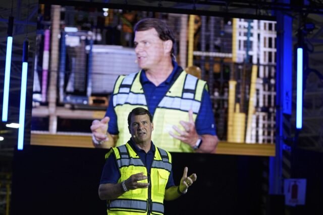 Ford llega al pedal de la producción de EV con una revisión de la planta de Kentucky de $ 2 mil millones
